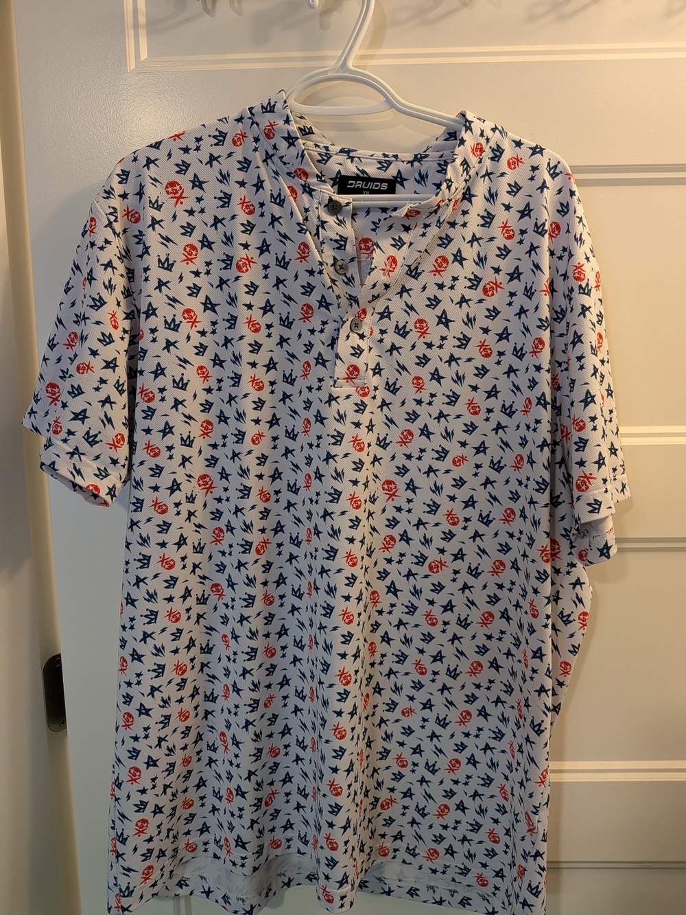 Druids Men's White Short-Sleeve Button Golf Polo with Navy & Red Print